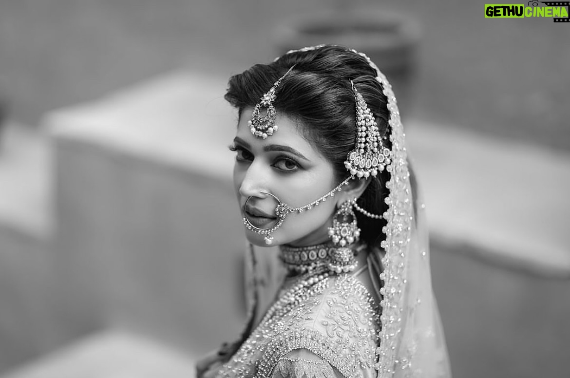 Charlie Chauhan - 3 Likes - Photography @layal.photography
Videography & montage @bin_mubark_
MUA @iman_albalushi
Hair stylist @nada_hair_style
Bridal dresses & accessories
@hudataha
@maisar.collection
Shoes @chicshoes_oman
Henna tattoo @7enna_shim
Flowers & bouquets
@soogah1
@rivan_om