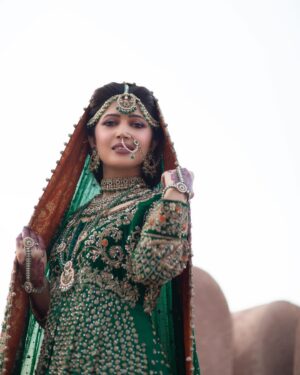 Charlie Chauhan Instagram - Sultanate of Oman 

Idea & Photography @layal.photography
Videography & montage @bin_mubark_

MUA @iman_albalushi 
Hair stylist @nada_hair_style 

Bridal dresses & accessories 
@hudataha 

Shoes @chicshoes_oman 
Henna tattoo @7enna_shim 

Flowers & bouquets 
@soogah1 
@rivan_om