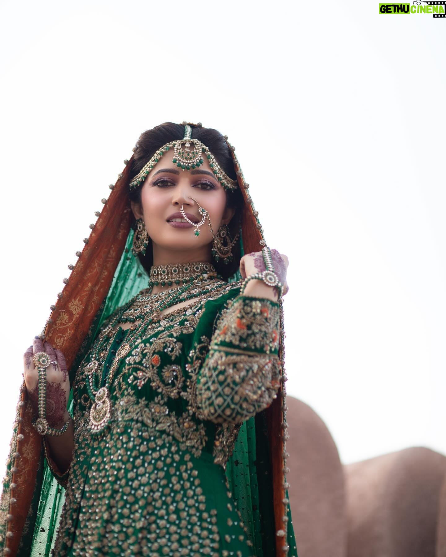 Charlie Chauhan - 3 Likes - Sultanate of Oman
Idea & Photography @layal.photography
Videography & montage @bin_mubark_
MUA @iman_albalushi
Hair stylist @nada_hair_style
Bridal dresses & accessories
@hudataha
Shoes @chicshoes_oman
Henna tattoo @7enna_shim
Flowers & bouquets
@soogah1
@rivan_om