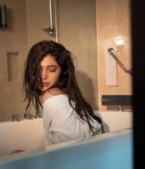 Charlie Chauhan Instagram - 👸