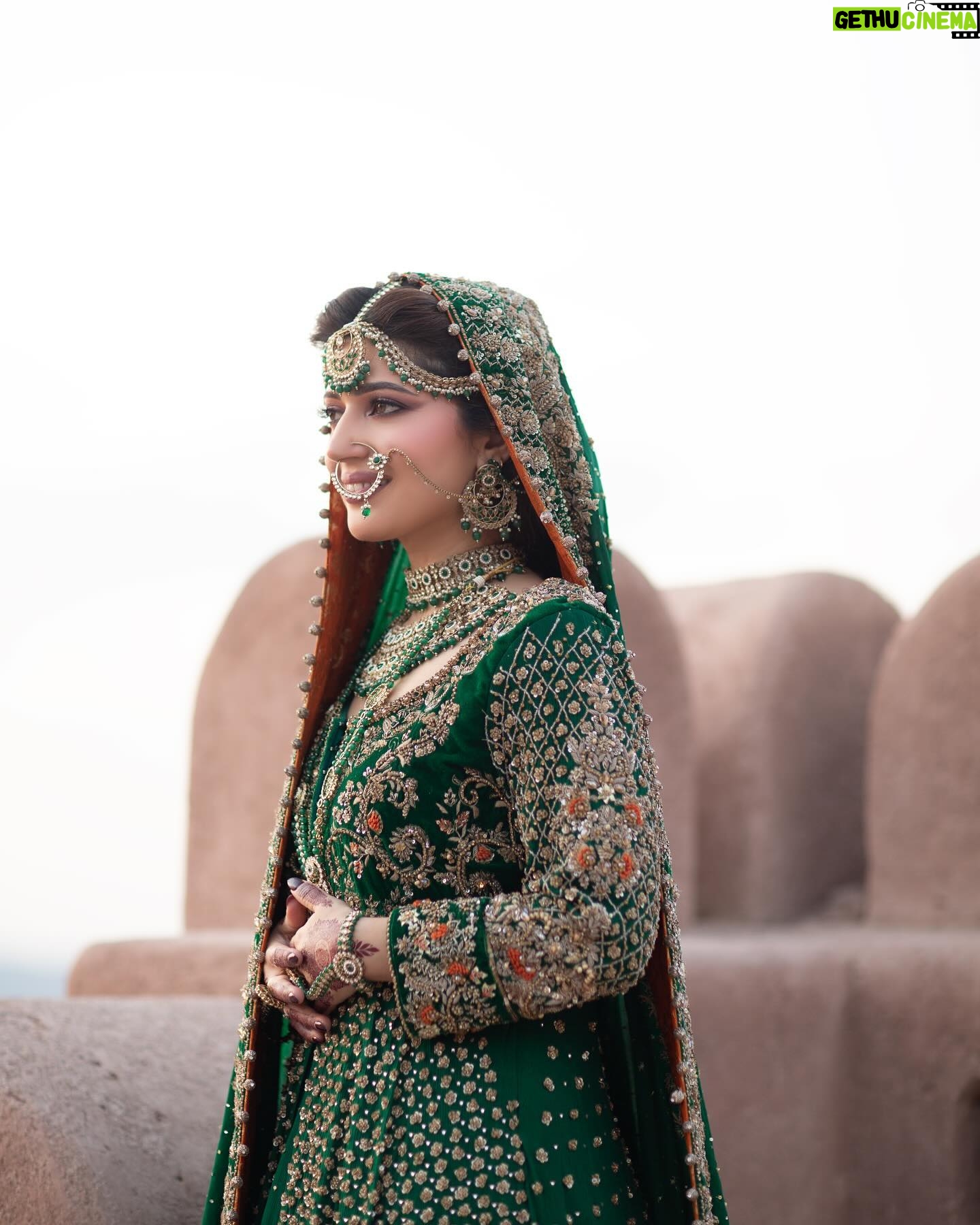 Charlie Chauhan - 3 Likes - Sultanate of Oman
Idea & Photography @layal.photography
Videography & montage @bin_mubark_
MUA @iman_albalushi
Hair stylist @nada_hair_style
Bridal dresses & accessories
@hudataha
Shoes @chicshoes_oman
Henna tattoo @7enna_shim
Flowers & bouquets
@soogah1
@rivan_om