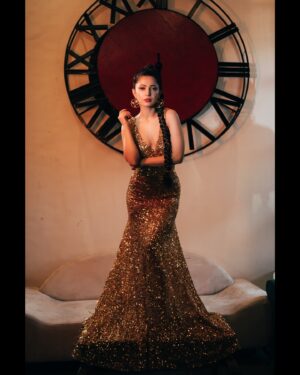Charlie Chauhan Instagram - Shot by @deepali_td_official 
MUA @lavish_beauties_by_lavanya 
Styling @priyanshi2102 
Location @bookrecce_locations @maccccckkkkkkkkk 
Accessories @the_jewel_gallery 
Outfit @ambikalal