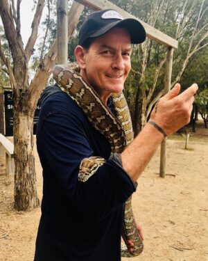 Charlie Sheen Instagram - to
the good people 
of Melbourne 
and Sydney;

thank you!
thank you!
thank you!

nothing
but love at
every turn!

to
be continued... ❤️©️❤️ #moonlitsancuary