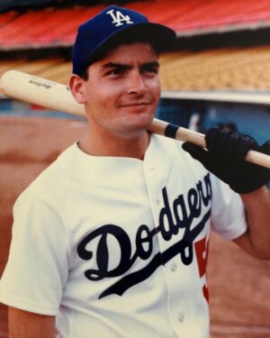 Charlie Sheen Instagram - ‪on the field in‬
‪1988! ‬
‪Their last ‬
‪championship‬
‪as well as ‬
‪the year i became,‬
‪Wild Thing!‬
‪jus sayin.‬ ‪ ⚾️©⚾️‬
‪ #ThrowBackThursHof ‬