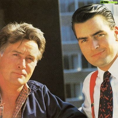 Charlie Sheen - 30.8K Likes - H.F.D.M.S!! xox
©