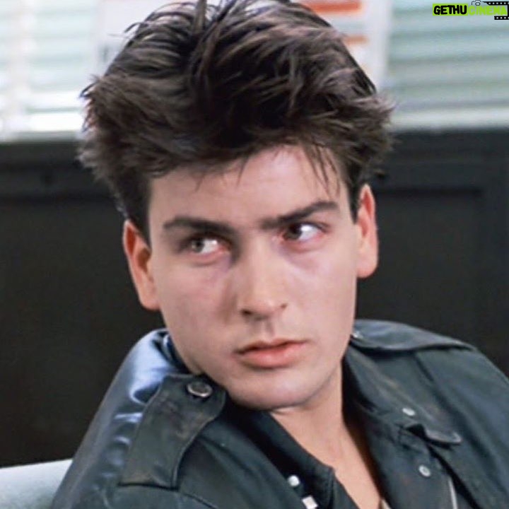 Charlie Sheen - 24.1K Likes - Sleep deprivation
2.0 looked
good
on me
©