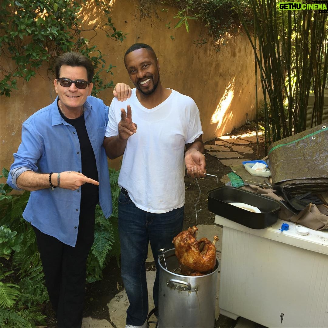 Charlie Sheen Instagram - Thankful to have the Wolfgang of the Fried Turkey World joining us today (@williams). #HappyThanksgiving