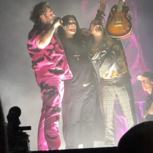 Charlie Sheen Instagram - forget 
what you think
you know about 
top shelf ticket services.
Anytickets.com 
is hands down the best
there is !

another flawless
and magical 
front row experience ! ©️