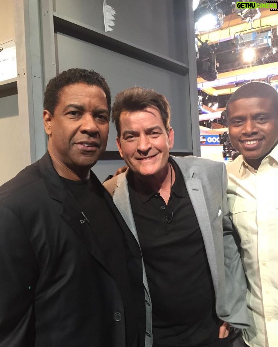 Charlie Sheen - 26.4K Likes - Charming
the
"skinny jeans"
off the
BABE RUTH
of acting... x
©