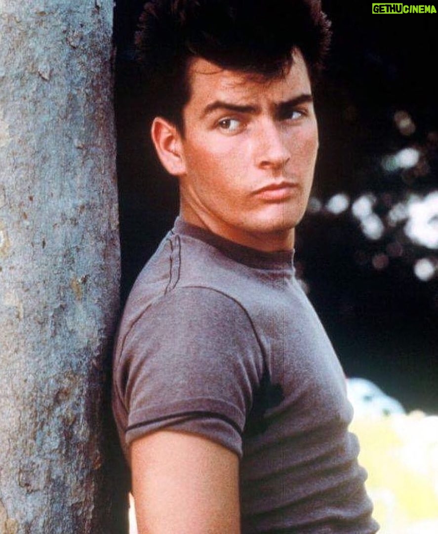Charlie Sheen - 22.3K Likes - hiding from
the drunk make-up
gal.... © #tbt