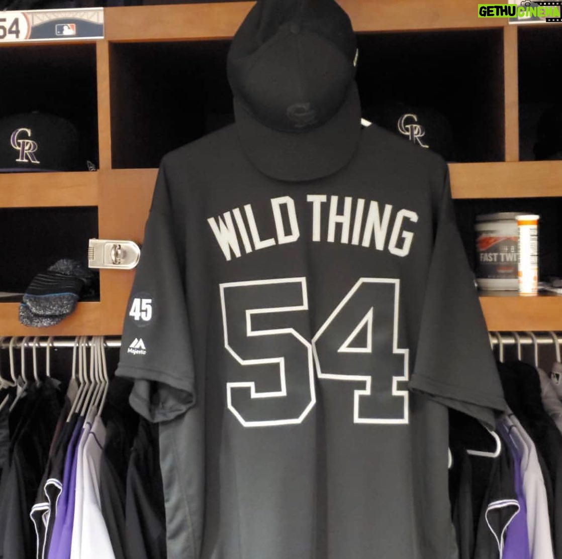 Charlie Sheen - 31.8K Likes - truly
honored that
my love child will
grace a major league
field as "Wild Thing" !
vamos allá indeed !