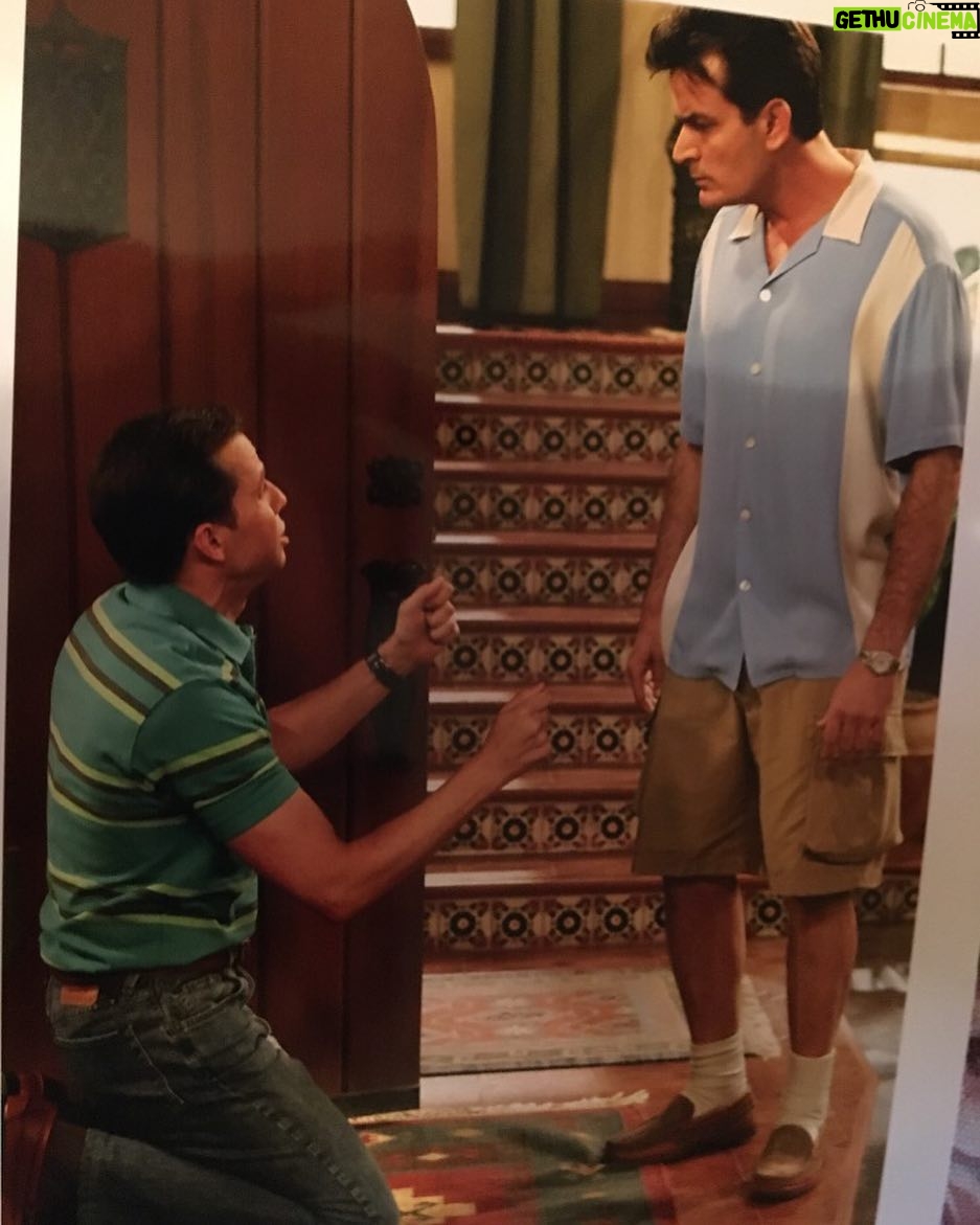 Charlie Sheen - 30.8K Likes - "Please, Please, Please
Charlie,
do another show with
me!!! "