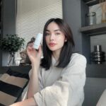 Charlotte Austin Instagram - หลงรักผิวหน้าของตัวเองทุกวันเพราะเซรั่มวิงค์ไวท์ขวดนี้ 🤍 ใช้วิงค์ไวท์มา 2 ปีแล้วนะ @pangkhwanchanok @winkwhite_ceo #winkwhite