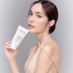 Charlotte Austin Instagram - ❤️ พรีเซนเตอร์ โฟมไฮยาserise เปิดตัวแล้ว ชาล็อตได้มีไอเท็มใหม่ที่จะมาดูแลผิวหน้า อ่อนโยนครบจบใน 1 ขั้นตอน ล้างหน้าพร้อมบำรุงด้วยไฮยา 8 ชนิด พรุ่งนี้ 2 เม.ย. อย่าลืมนะคะเรามีไลฟ์Tiktok เจอกัน 20.00 เป็นต้นไป TikTok : serise_thailand Facebook : MissGrandThailand #Serise #โฟมไฮยาเซริเซ่ #โฟมไฮยา #ชาล็อตออสติน #มิสแกรนด์ไทยแลนด์