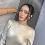 Charlotte Austin Instagram - 🤍 MUA @armytoast HAIR @nnoteterrr DRESS @maeying_rentral