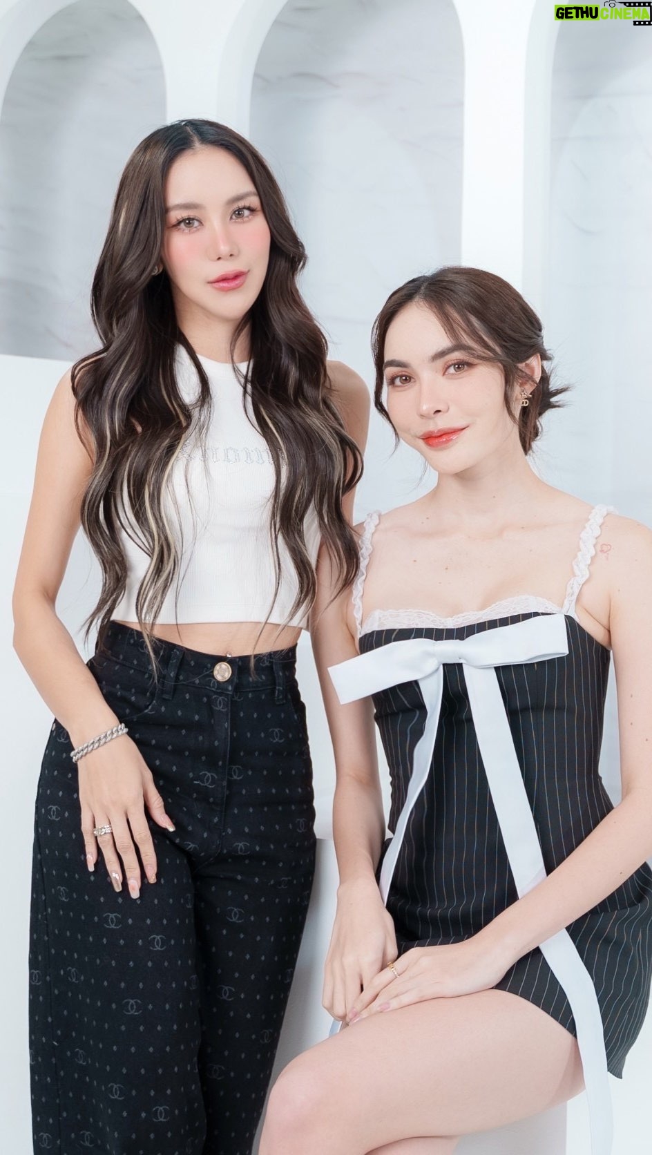 Charlotte Austin Instagram - OUT NOW! ทำใจเก่ง (Great with Goodbyes) - KNOMJEAN | Cover by KNOMJEAN (ขนมจีน) x Charlotte Austin ✨ โอกาสดีดีจากพี่สาวและผู้ใหญ่ที่เอ็นดูให้หนูได้มีโอกาสทำในสิ่งที่ไม่คิดว่าจะทำได้และที่สำคัญได้มีโอกาสร้องคู่กับพี่ขนมจีน ซึ่งตัวหนูชื่นชอบและติดตามพี่ขนมจีนตั้งแต่อยู่กามิ เรียกได้ว่าตอนนี้คอมพลีทไปอีกหนึ่งขั้น🙏🏻🤍🫶🏻