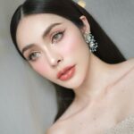 Charlotte Austin Instagram - 𝑺𝒐 𝒑𝒓𝒆𝒕𝒕𝒚 👰🏻‍♀️💍🪞✨ Make up and hair @folkeflake 📌สนใจติดต่องาน @ line ได้ที่หน้าโปรไฟล์ https://lin.ee/EzH96FC 📞โทร 099-4215592 #bridebyfolkeflake #FOLKEFLAKEMAKEUP . . . . . . . . . . . . . . . . #ช่างแต่งหน้า #แต่งหน้าเจ้าสาว #makeupartist #glam #wedding #makeup #แต่งหน้าเกาหลี #เจ้าสาว #bride #glassskin #bridemakeup #glam #glamour #makeuptoturial #makeuplook #weddinginspiration #mua #gorgeous