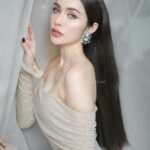 Charlotte Austin Instagram - 𝑺𝒐 𝒑𝒓𝒆𝒕𝒕𝒚 👰🏻‍♀️💍🪞✨ Make up and hair @folkeflake 📌สนใจติดต่องาน @ line ได้ที่หน้าโปรไฟล์ https://lin.ee/EzH96FC 📞โทร 099-4215592 #bridebyfolkeflake #FOLKEFLAKEMAKEUP . . . . . . . . . . . . . . . . #ช่างแต่งหน้า #แต่งหน้าเจ้าสาว #makeupartist #glam #wedding #makeup #แต่งหน้าเกาหลี #เจ้าสาว #bride #glassskin #bridemakeup #glam #glamour #makeuptoturial #makeuplook #weddinginspiration #mua #gorgeous