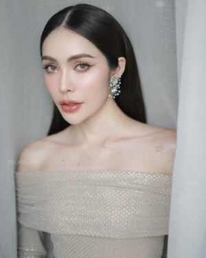 Charlotte Austin Instagram - 𝑺𝒐 𝒑𝒓𝒆𝒕𝒕𝒚 👰🏻‍♀️💍🪞✨

Make up and hair @folkeflake 

📌สนใจติดต่องาน @ line ได้ที่หน้าโปรไฟล์

https://lin.ee/EzH96FC

📞โทร 099-4215592

#bridebyfolkeflake 
#FOLKEFLAKEMAKEUP 

.
.
.
.
.
.
.
.
.
.
.
.
.
.
.
.

#ช่างแต่งหน้า #แต่งหน้าเจ้าสาว #makeupartist  #glam #wedding #makeup #แต่งหน้าเกาหลี #เจ้าสาว #bride #glassskin #bridemakeup #glam #glamour #makeuptoturial #makeuplook #weddinginspiration #mua #gorgeous