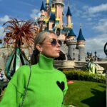 Charlotte Bobb Instagram – Votre pote heureuse d’être à Disney 🎠🎢😍 la dernière photo c’est le résumé de ma vie j’espère que c le votre aussi