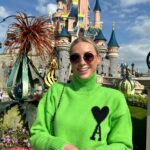 Charlotte Bobb Instagram – Votre pote heureuse d’être à Disney 🎠🎢😍 la dernière photo c’est le résumé de ma vie j’espère que c le votre aussi