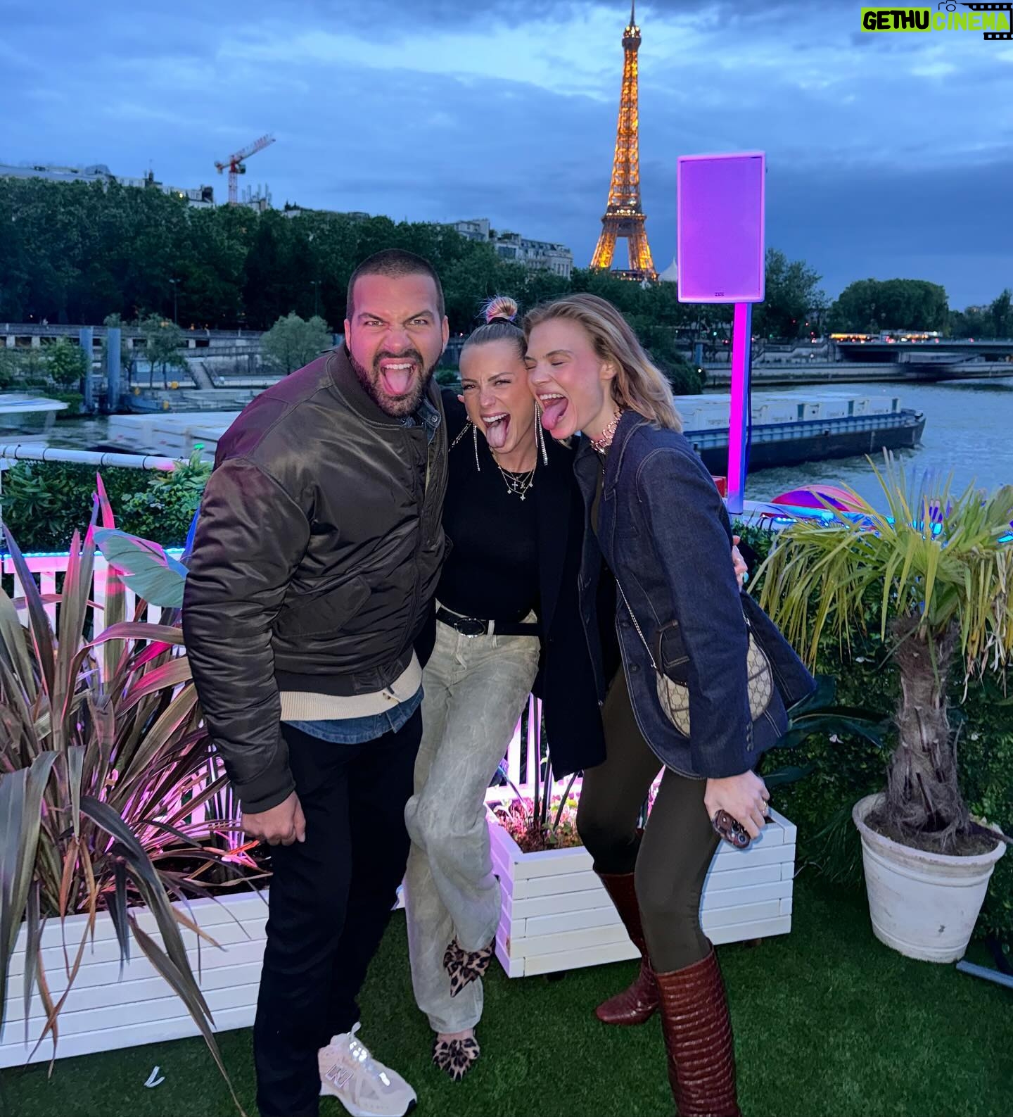Charlotte Bobb Instagram - Hier soir à la soirée du @delta_festival 🎉 BIEN SUR que j’y serai en septembre 🥳🤩 qui y sera ? Attendez pour ceux qui n’ont pas encore de pass j’ai une petite surprise 😎 -21€ sur tous les pass avec le code « wearedelta » si ça c’est pas de la bombe 🔥 Collaboration commerciale
