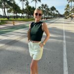 Charlotte Bobb Instagram - WELCOME TO MIAMI ☀️🇺🇸 mon sourire, sur absolument toutes les photos, en dit long 🥹 je suis tellement contente d’être ici en vacances avec mon papa mais vous allez voir que ce n’est pas tout… ok nous sommes à Miami mais ce n’est pas fini 🤩 TROP HÂTE 🤫