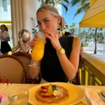 Charlotte Bobb Instagram - WELCOME TO MIAMI ☀️🇺🇸 mon sourire, sur absolument toutes les photos, en dit long 🥹 je suis tellement contente d’être ici en vacances avec mon papa mais vous allez voir que ce n’est pas tout… ok nous sommes à Miami mais ce n’est pas fini 🤩 TROP HÂTE 🤫