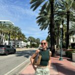 Charlotte Bobb Instagram - WELCOME TO MIAMI ☀️🇺🇸 mon sourire, sur absolument toutes les photos, en dit long 🥹 je suis tellement contente d’être ici en vacances avec mon papa mais vous allez voir que ce n’est pas tout… ok nous sommes à Miami mais ce n’est pas fini 🤩 TROP HÂTE 🤫
