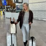 Charlotte Bobb Instagram - Aller c’est partiiiiiii ✈️ à vos pronostics, d’après vous je m’envole pour quelle destination 🥹🔥 indice : ☀️