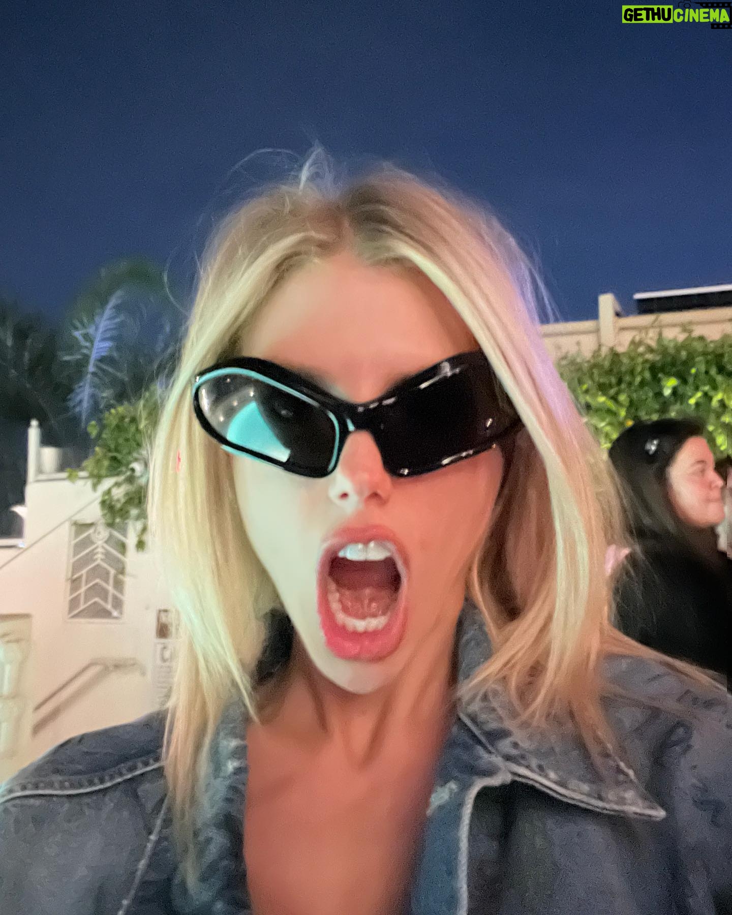 Charlotte McKinney Instagram - Dang ! Who knew my everyday stained coffee sweater, sweat pants from high school with holes in them and uggs is cutting edge @balenciaga 👽 LOVED this collocation and special time with fam @rodney_wayne_ @leeema_erica