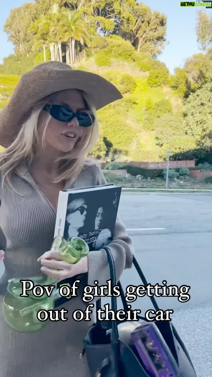 Charlotte McKinney Instagram - Or maybe it’s just me ? Tag your gurlllls who can relate 👯♀️