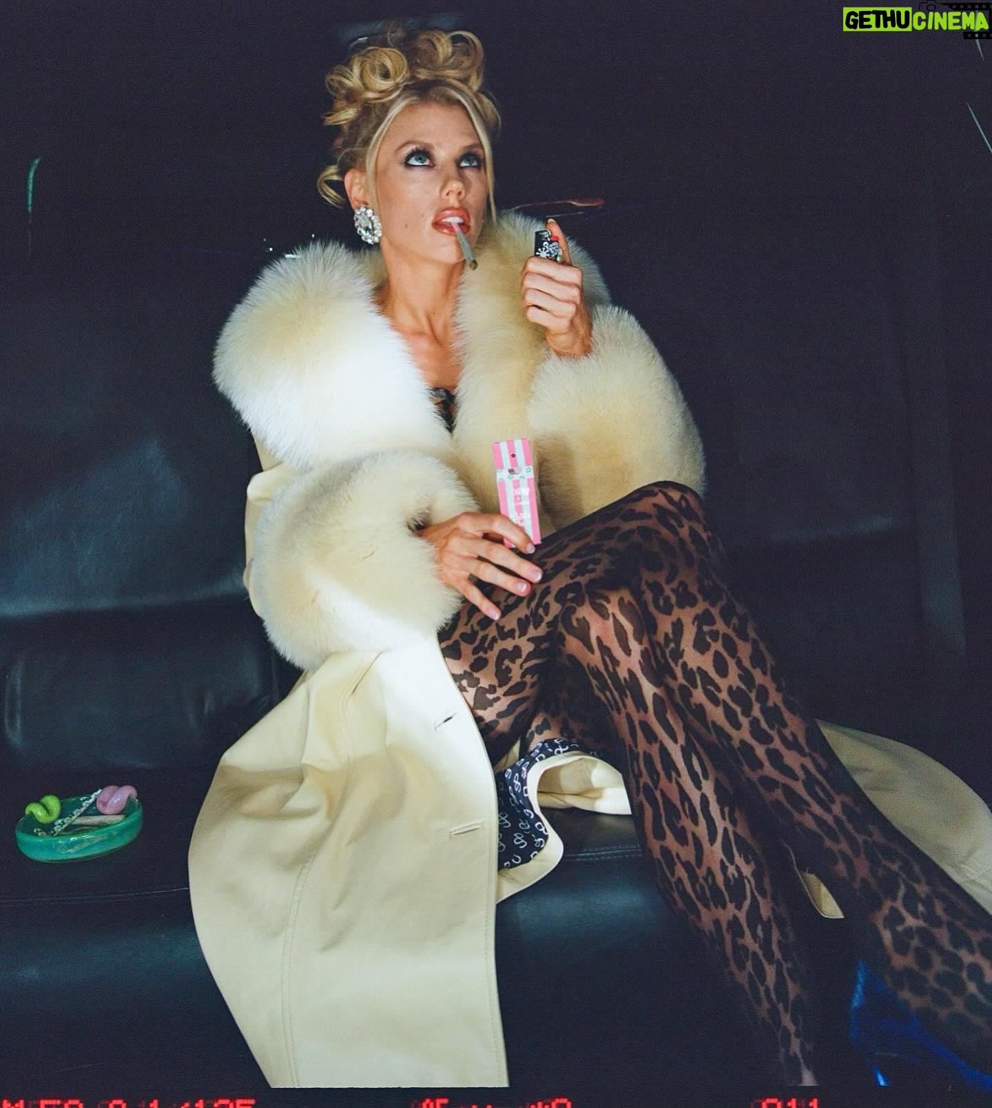 Charlotte McKinney Instagram - Mob wife for favorite @edie_parker 🌷🍀
