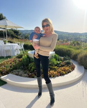 Charlotte McKinney Instagram - I’m not like a regular aunt, I’m a Cool aunt 💁🏼‍♀️