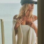 Charlotte McKinney Instagram - @loganhollowell 💎 With such a special team @dallasdlyn @kolbeyana @justinflewaway @carlyy.fisher @phil_nathaniel
