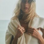 Charlotte McKinney Instagram - @loganhollowell 💎 With such a special team @dallasdlyn @kolbeyana @justinflewaway @carlyy.fisher @phil_nathaniel
