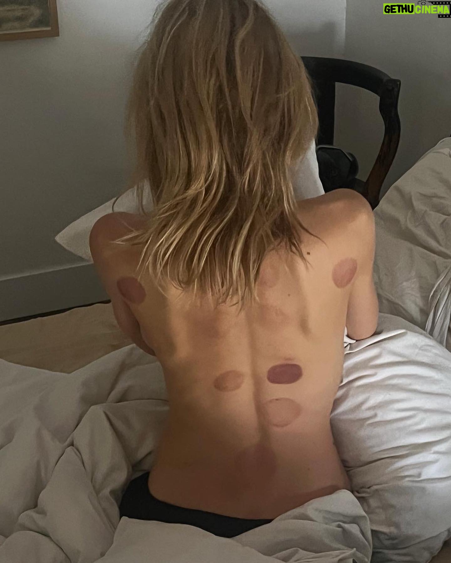 Charlotte McKinney Instagram - Self care and @2chainz forever π§πΌββοΈπΊπΌππΌββοΈ