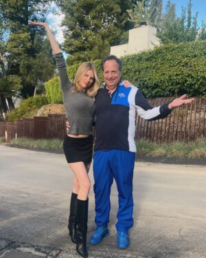 Charlotte McKinney Instagram - @jon_lovitz ! He’s cute .. but he’s old enough to be my uncle 🕺🏼