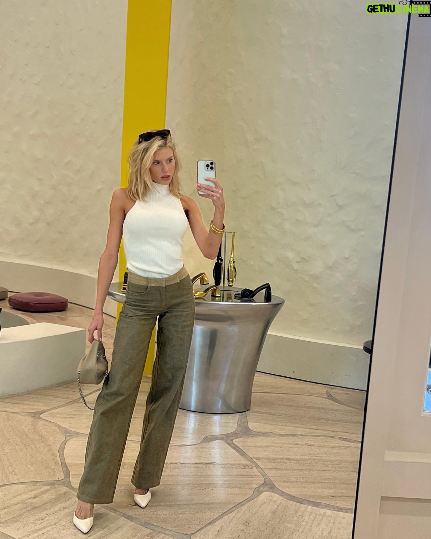 Charlotte McKinney Instagram - Me and a few bad mirror pictures 🤡🤳🏼