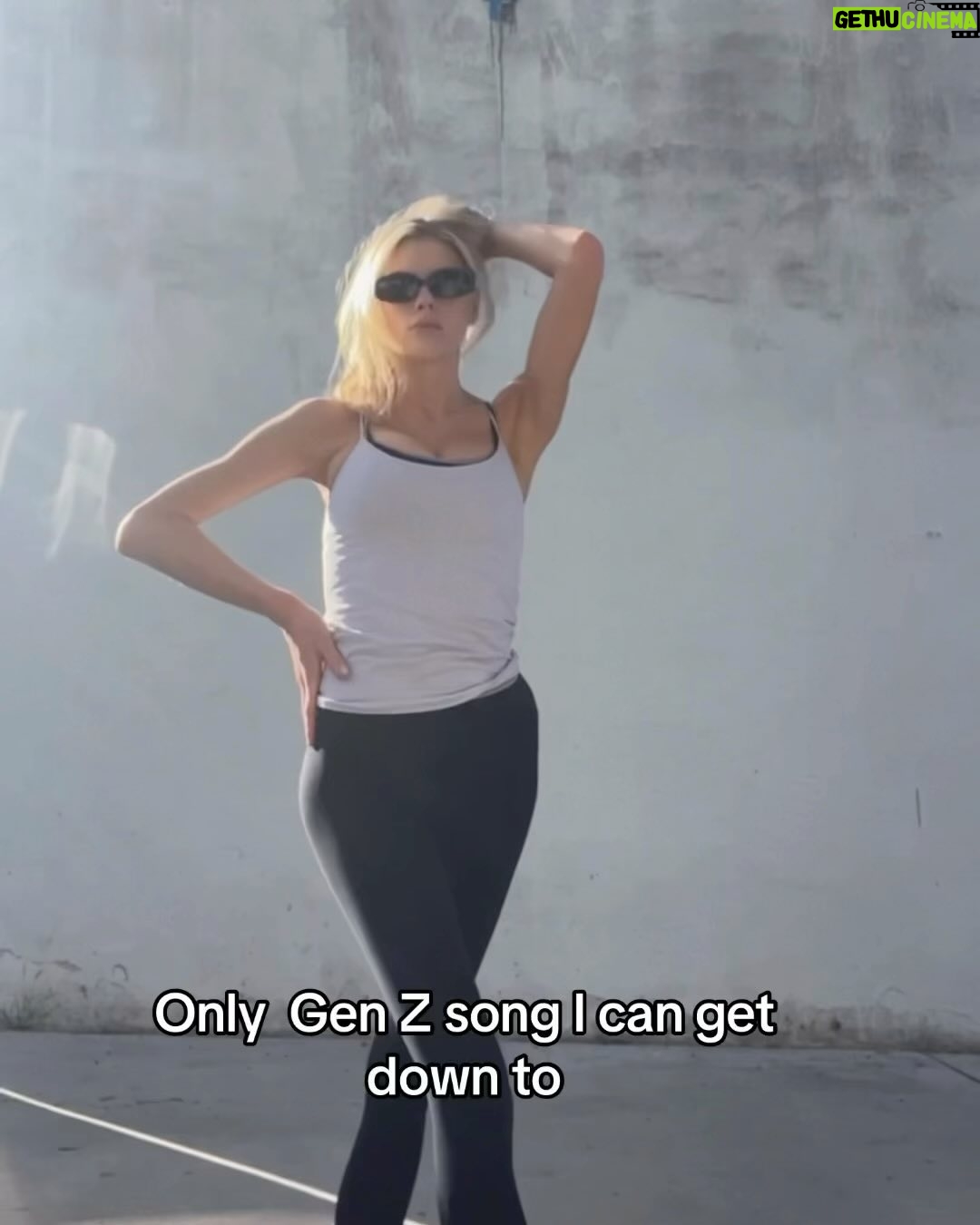 Charlotte McKinney Instagram - Self care and @2chainz forever π§πΌββοΈπΊπΌππΌββοΈ