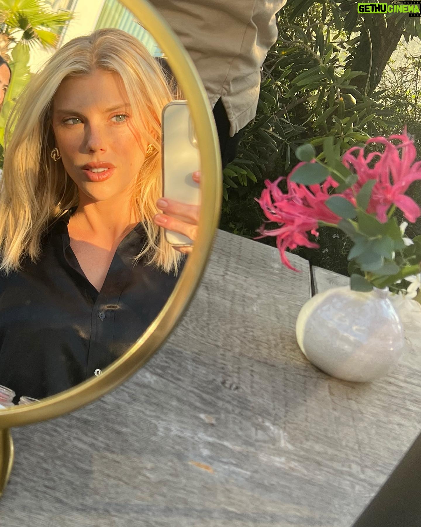 Charlotte McKinney Instagram - Me and a few bad mirror pictures 🤡🤳🏼