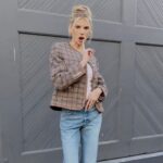 Charlotte McKinney Instagram - I Call this one my anchor woman look 😉 always a blast with the @ktla5news team talking about comedy and my new laughtastic show now streaming on @plutotv @amazonfreevee @therokuchannel and many more ! Perfect show for all ages to enjoy over the holiday season ! STAY CLASSY LOS ANGELES 🫡
