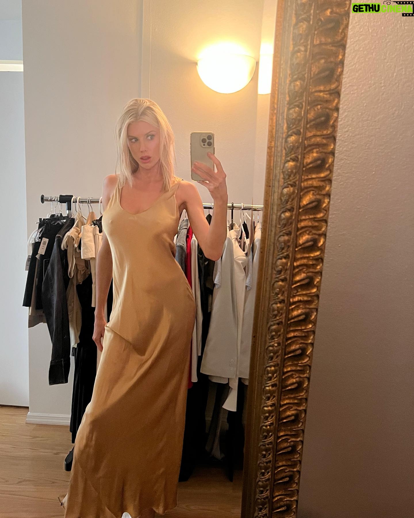 Charlotte McKinney Instagram - Me and a few bad mirror pictures 🤡🤳🏼