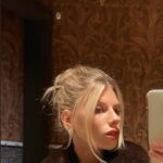 Charlotte McKinney Instagram - Alcohol Free Christmas and never felt better ! Happy holidays everyone ! Cheers 🍹🚭🙅🏼‍♀️🎄💋