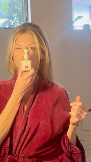 Charlotte McKinney Instagram - @drdiamondsmetacine Instafacial Plasma is my go to that helps repair and rejuvenate my skin. I use this bad boy every morning and night 💋