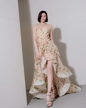 Charmaine Sheh Instagram - 又一次要歌頌攝影的技術，影到我好似一米八！
.
.
.
.
.👗 @zimmermann
💍 @harrywinston
👠@giuseppezanotti
Styled by @mopiko
Makeup by @katherine_lo1228 
Hair by @lorrainelam @hairculturehk