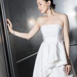 Charmaine Sheh Instagram – The joy of dressing is an art.
👗 @carolinaherrera
@netaporter
💍 @harrywinston
👠@giuseppezanotti
Styled by @mopiko
Makeup by @katherine_lo1228 
Hair by @lorrainelam @hairculturehk