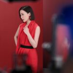 Charmaine Sheh Instagram - A happy glimpse behind the scenes for u❤️! Making this👆brought back such fond memories, from opening my first account with my piggy🐷bank as a child to now making banking so convenient for busy bee🐝Me! Thank you HSBC! It‘s my great honour to be your spokesperson! #滙豐 #滙豐卓越理財 #滙豐保險 #理財女王 @hsbc_hk