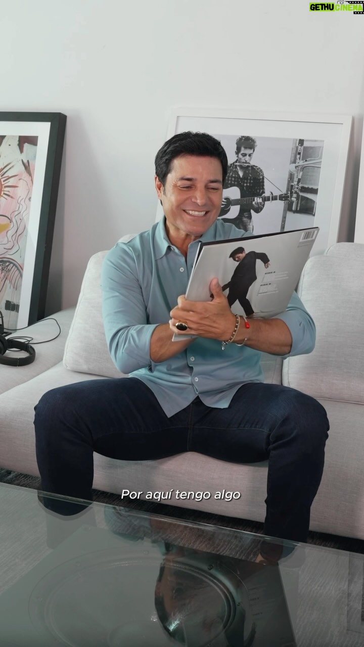 Chayanne Instagram - ¡Terminando la semana con sorpresas! 🎉🎁 En poco tiempo será de ustedes ❤️ Ya pueden pre order se el vinilo en el link de mi biografía.