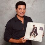 Chayanne Instagram - Finalmente puedo compartir con ustedes la hermosa portada del vinilo ⭐ los leo coleccionistas 👀 Todavía pueden hacer el Pre Order en el link de mi biografia ☝🏼